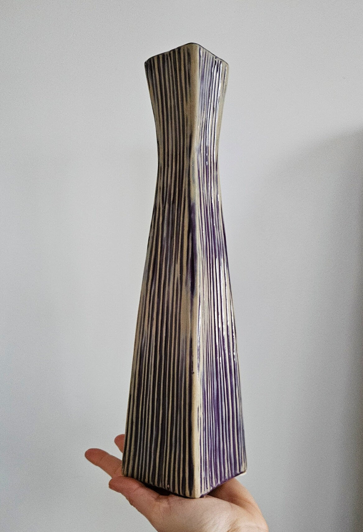Retro Purple & Beige Stripe Design Ceramic Vase With Ribbed Texture