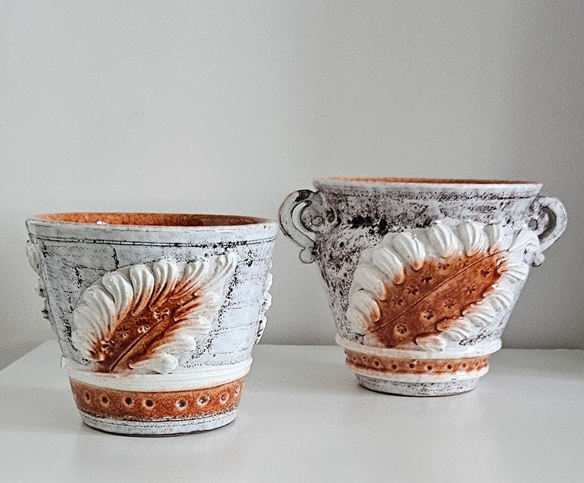 Pair Of Mid-Century Italian Fratelli Fanciullacci Acanthus Leaf Ceramic Planters