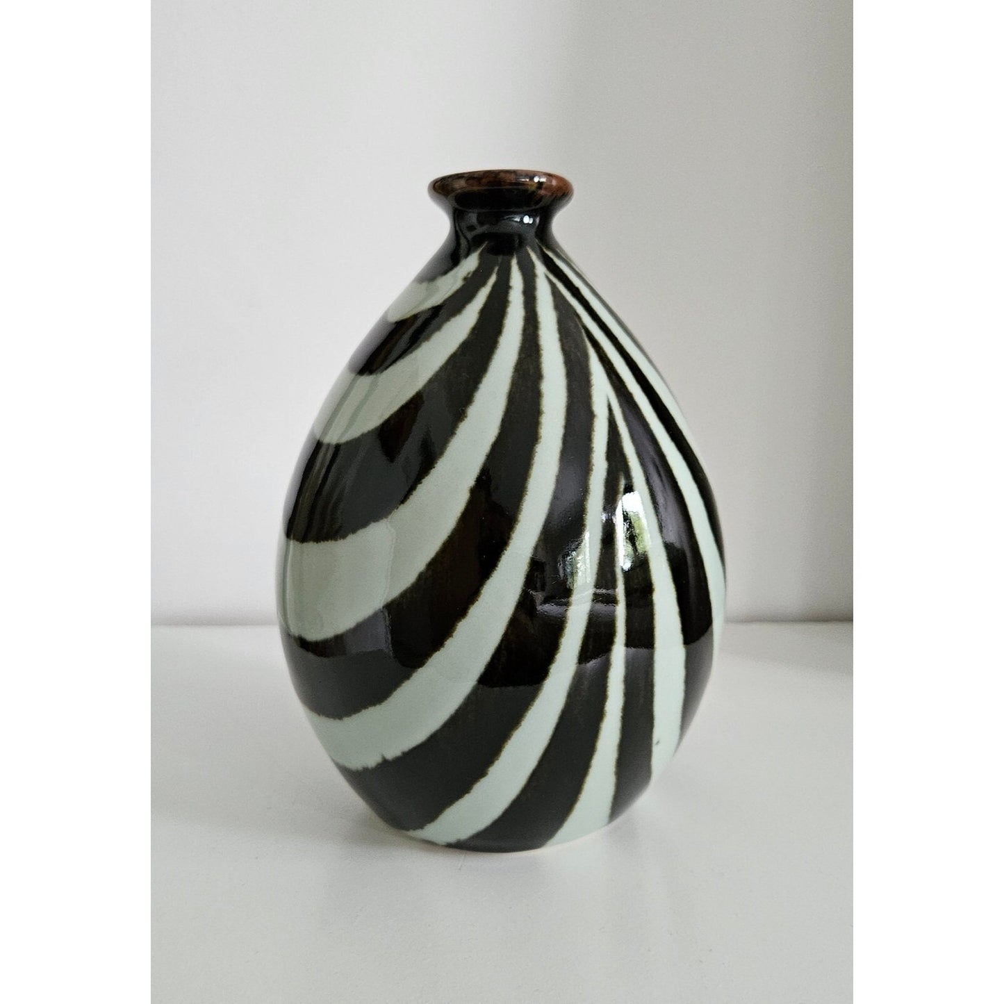 Retro Swirl Design Ceramic Vase