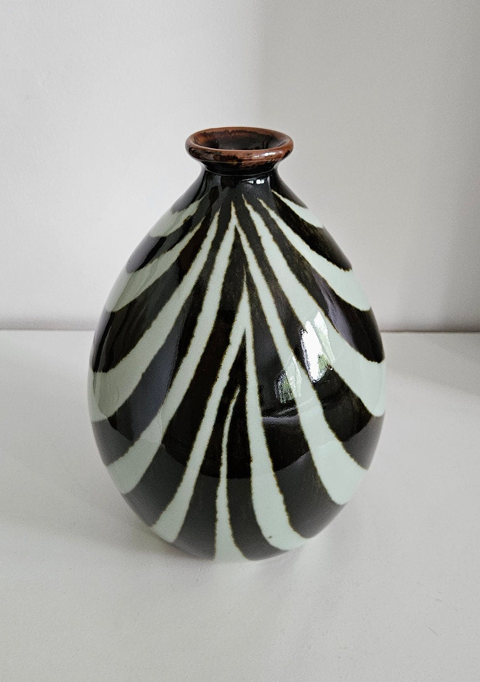 Retro Swirl Design Ceramic Vase