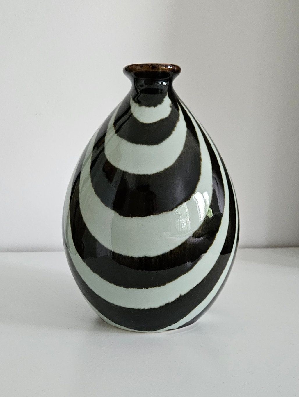Retro Swirl Design Ceramic Vase