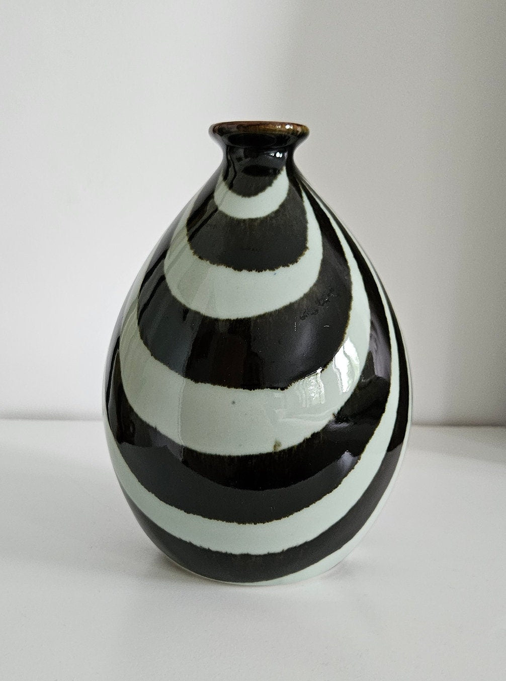Retro Swirl Design Ceramic Vase