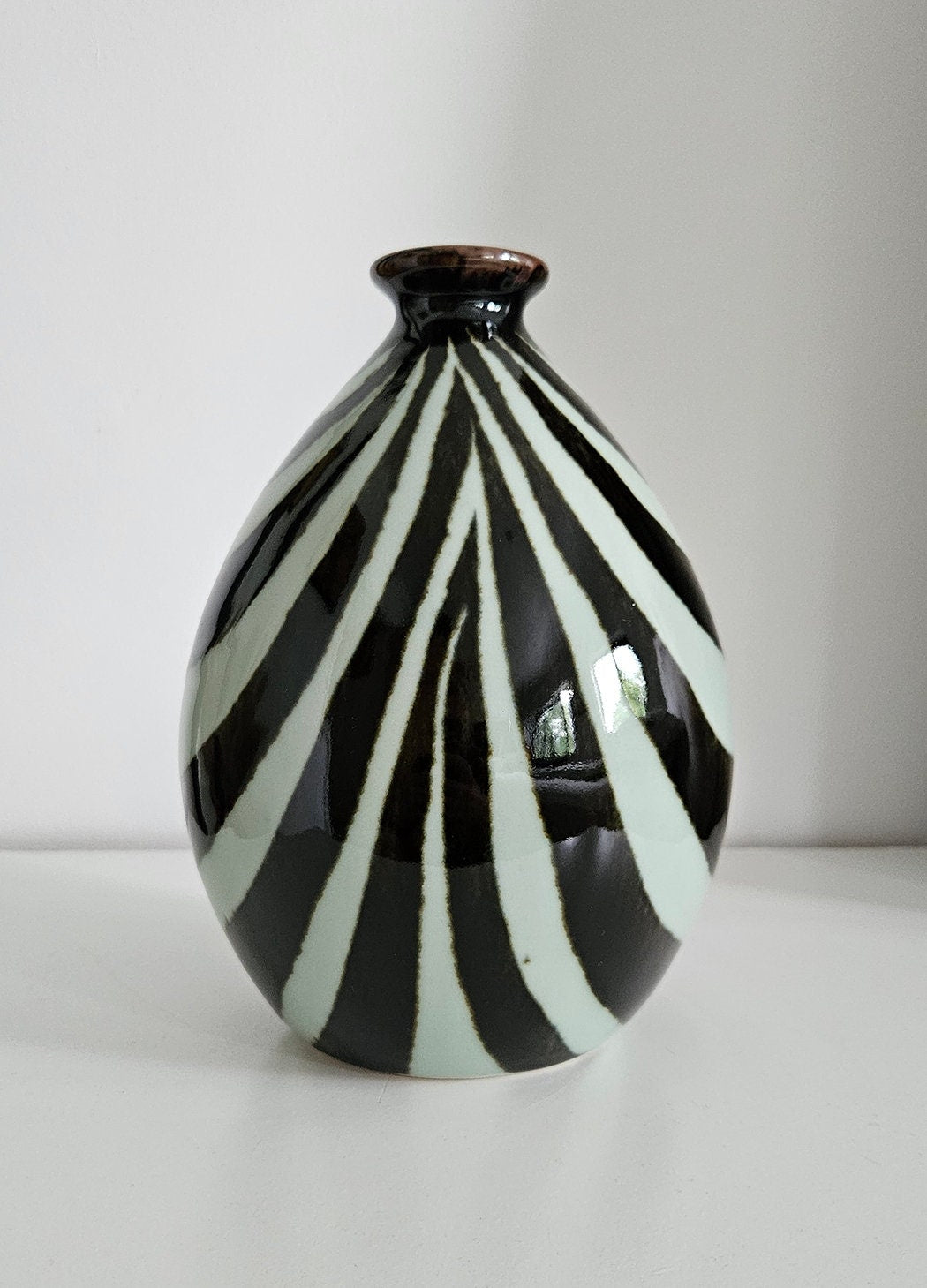 Retro Swirl Design Ceramic Vase