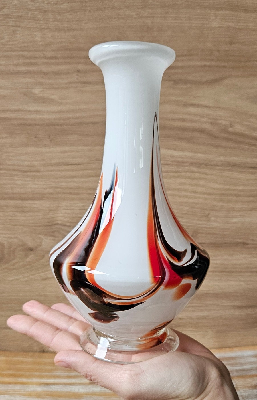 Retro Chinese Swirl Design Glass Vase