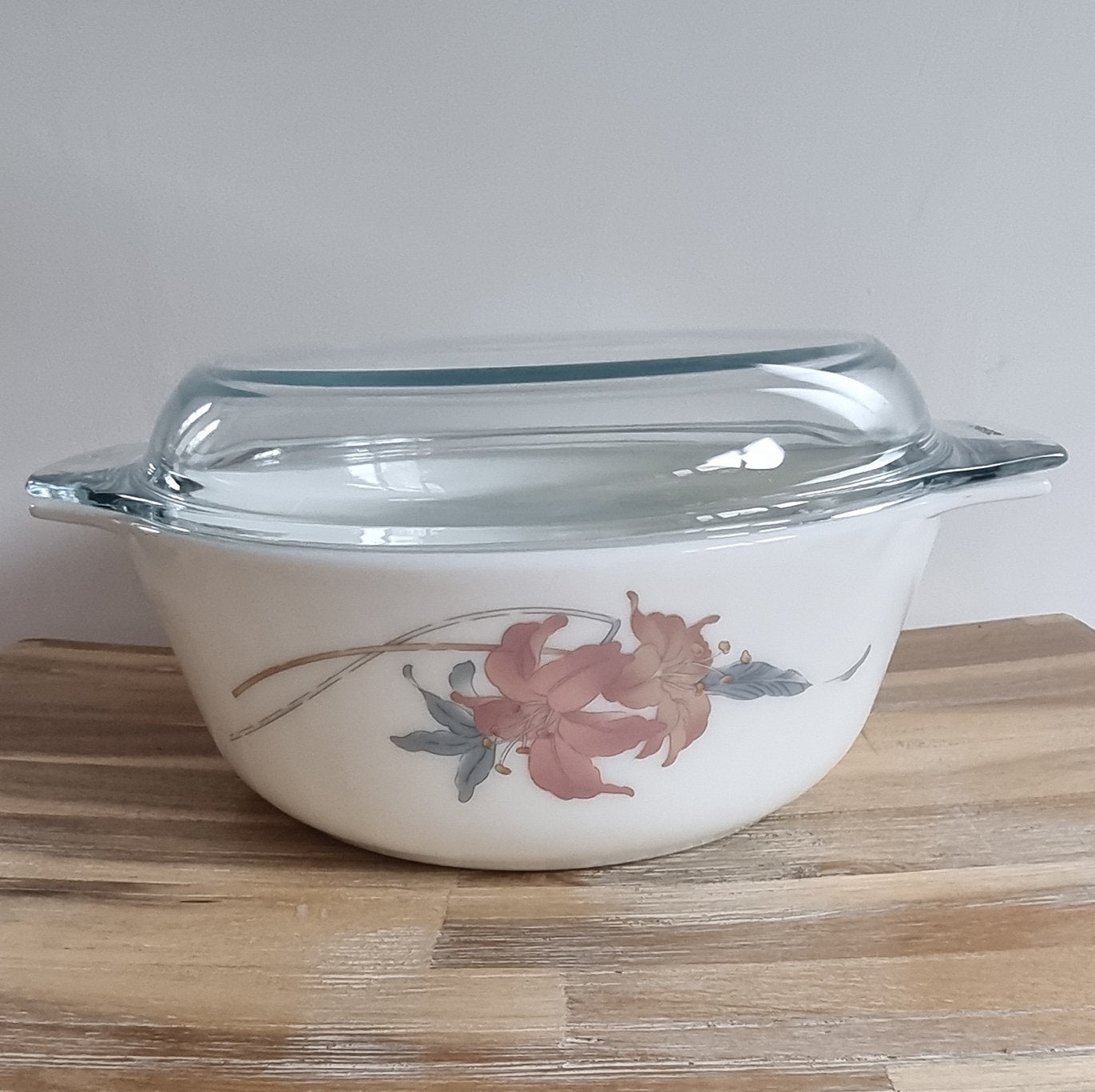 Vintage Pyrex Lily Lilium Casserole Dish With Lid