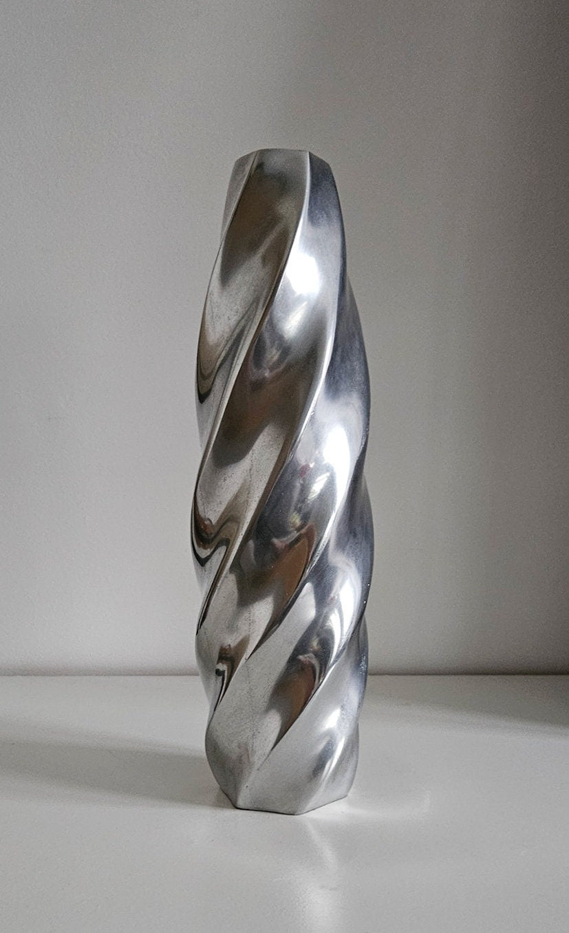 Retro Vintage Metal Twisted Vase