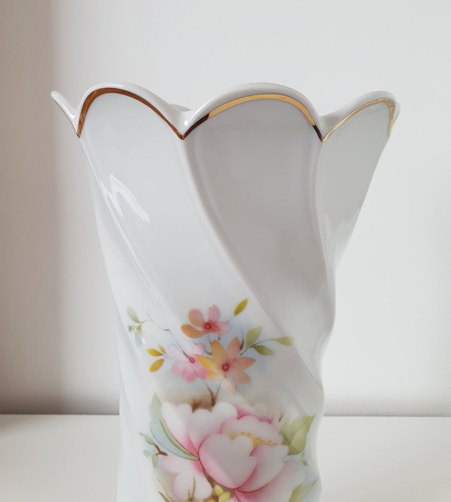 Alba Julia Large Floral Twisted Porcelain Vase