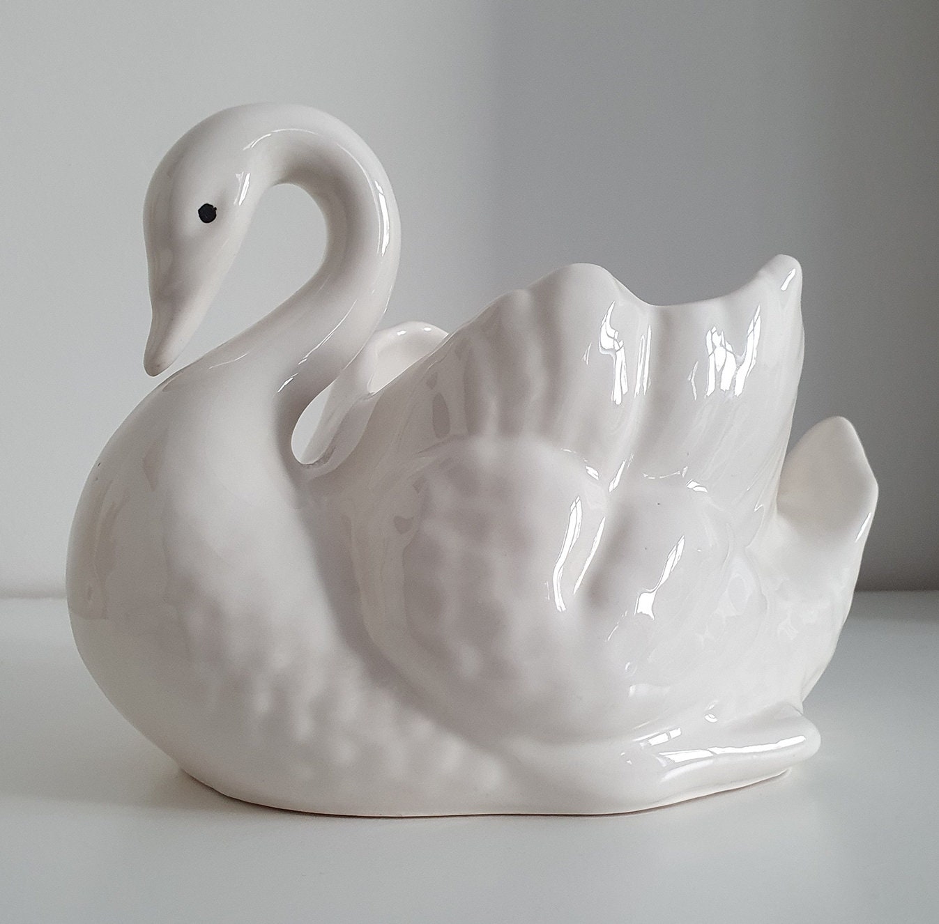 Beautiful Vintage Ceramic Swan Planter