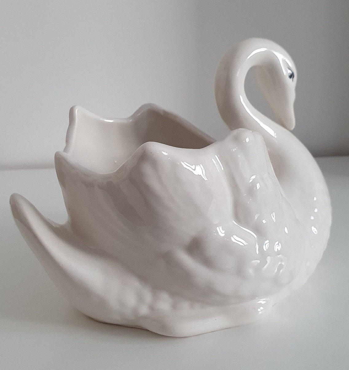 Beautiful Vintage Ceramic Swan Planter