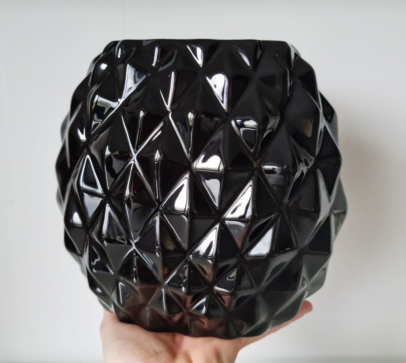 Lovely Pineapple Pattern Ceramic Vase In Black