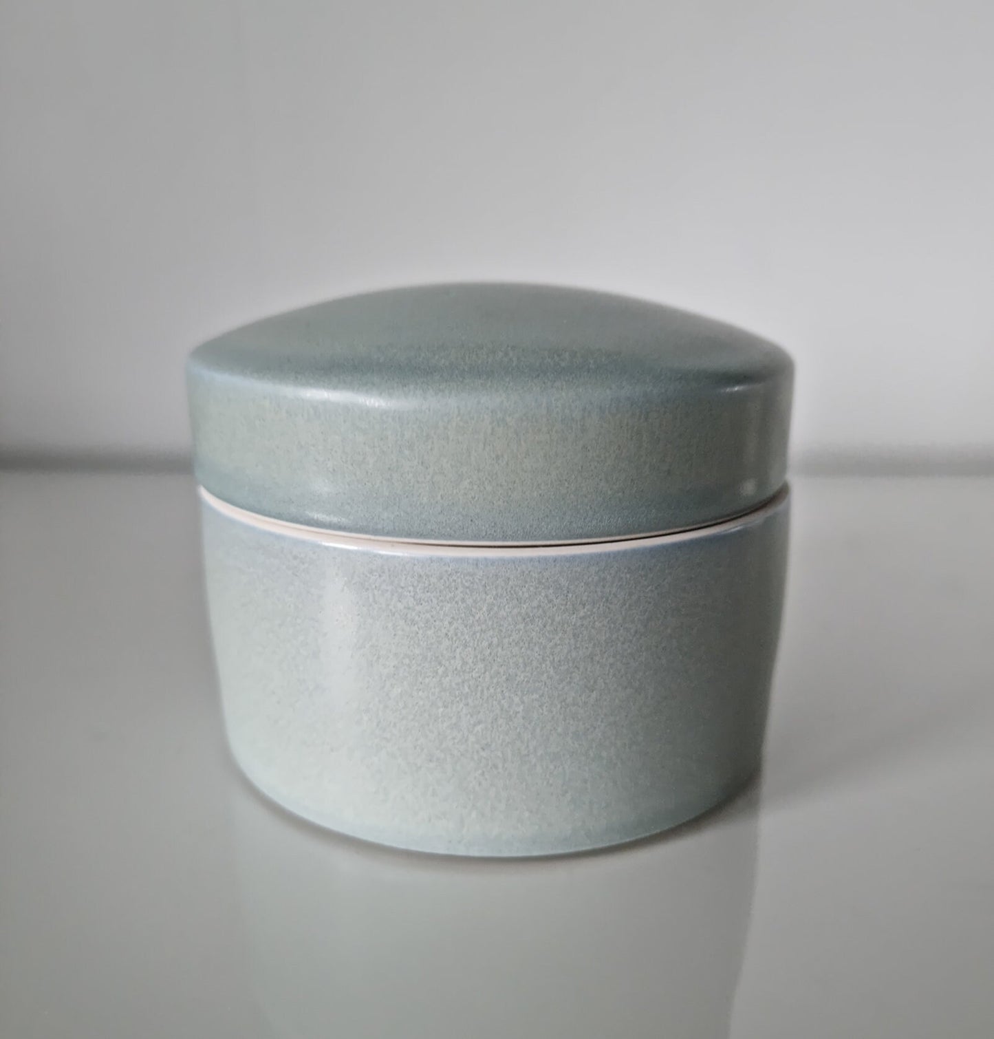 Lovely Retro Ceramic Storage Jar/Trinket Box With Lid