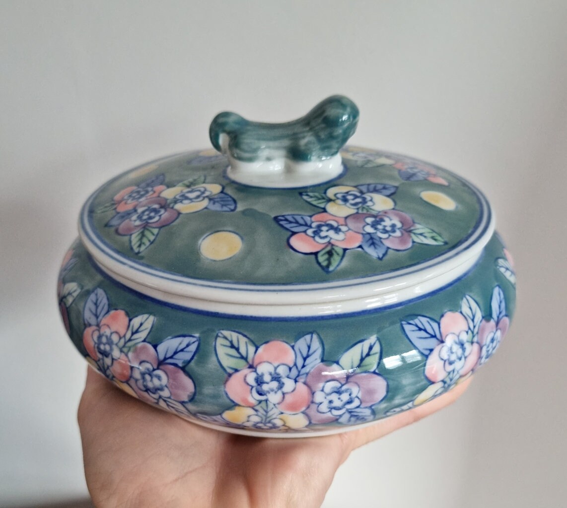 Vintage Large Chinese Hand Painted Lidded Trinket Bowl