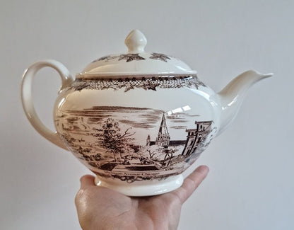 Vintage Historic America ll "Michigen Avenue Chicago" Teapot By Johnson Brothers