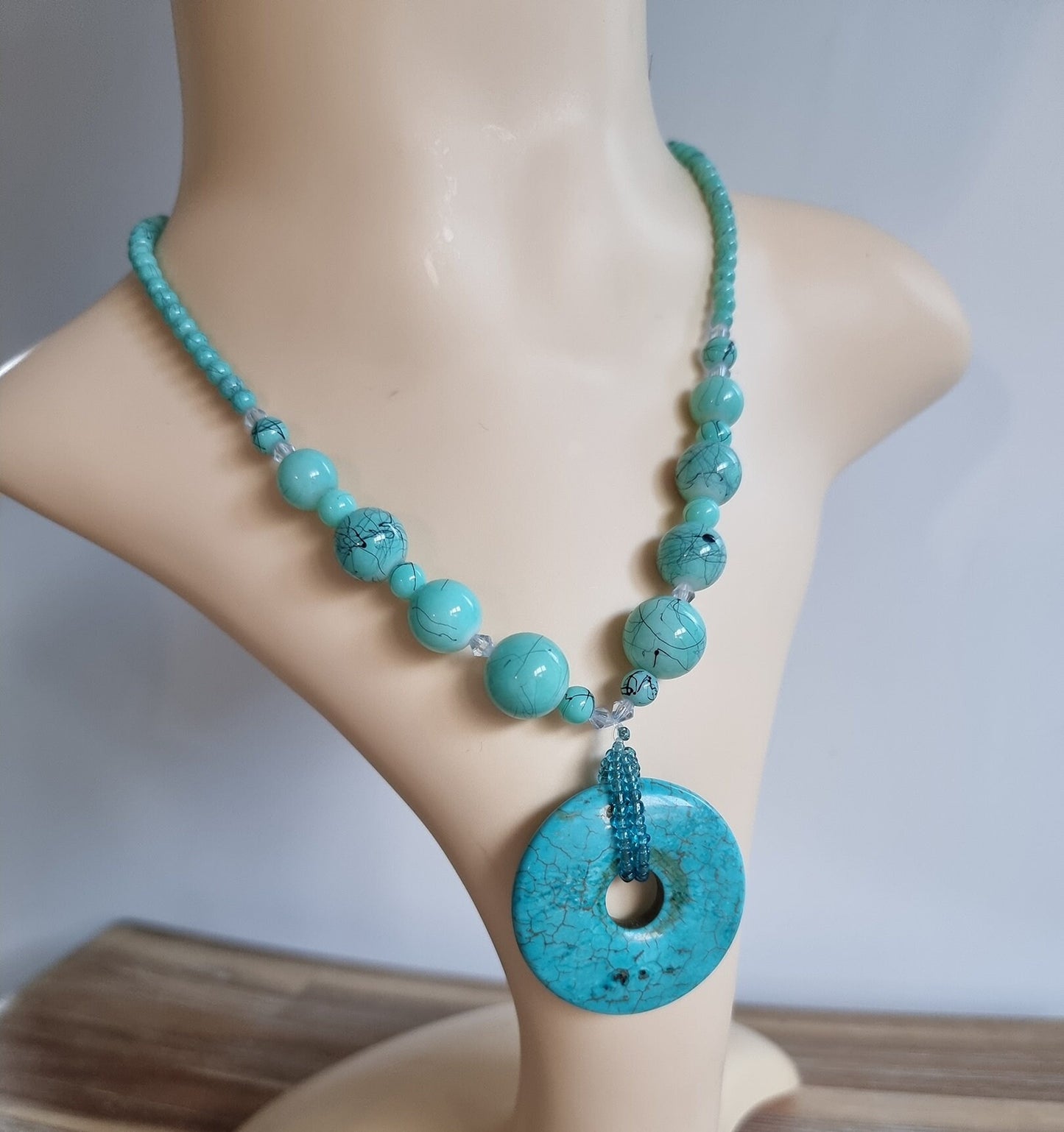 Retro Turquoise Marble Effect Blue/Clear Beads & Donut Shaped Pendant Necklace