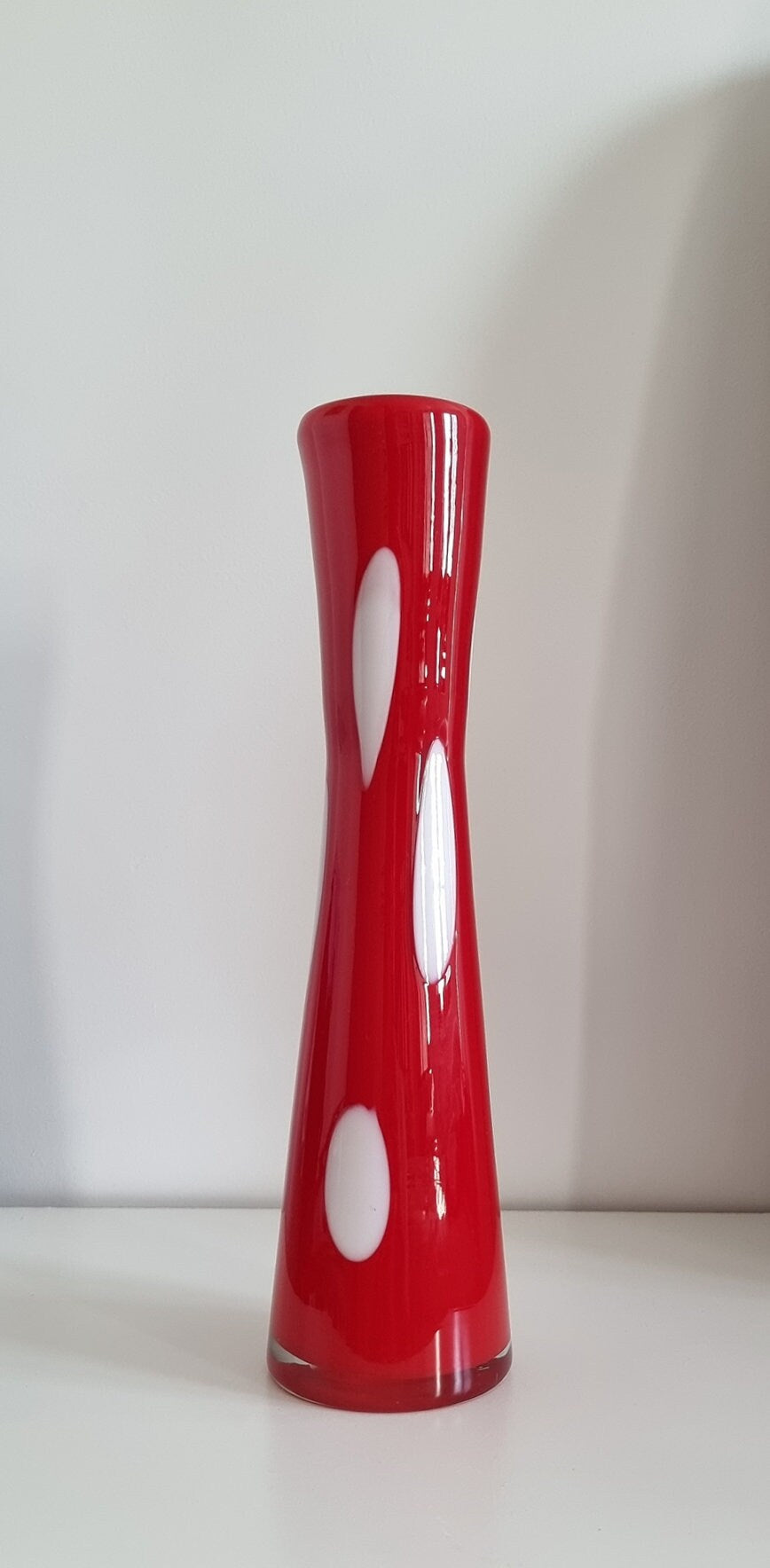 Retro Funky Pop Art Red/White Glass Vase