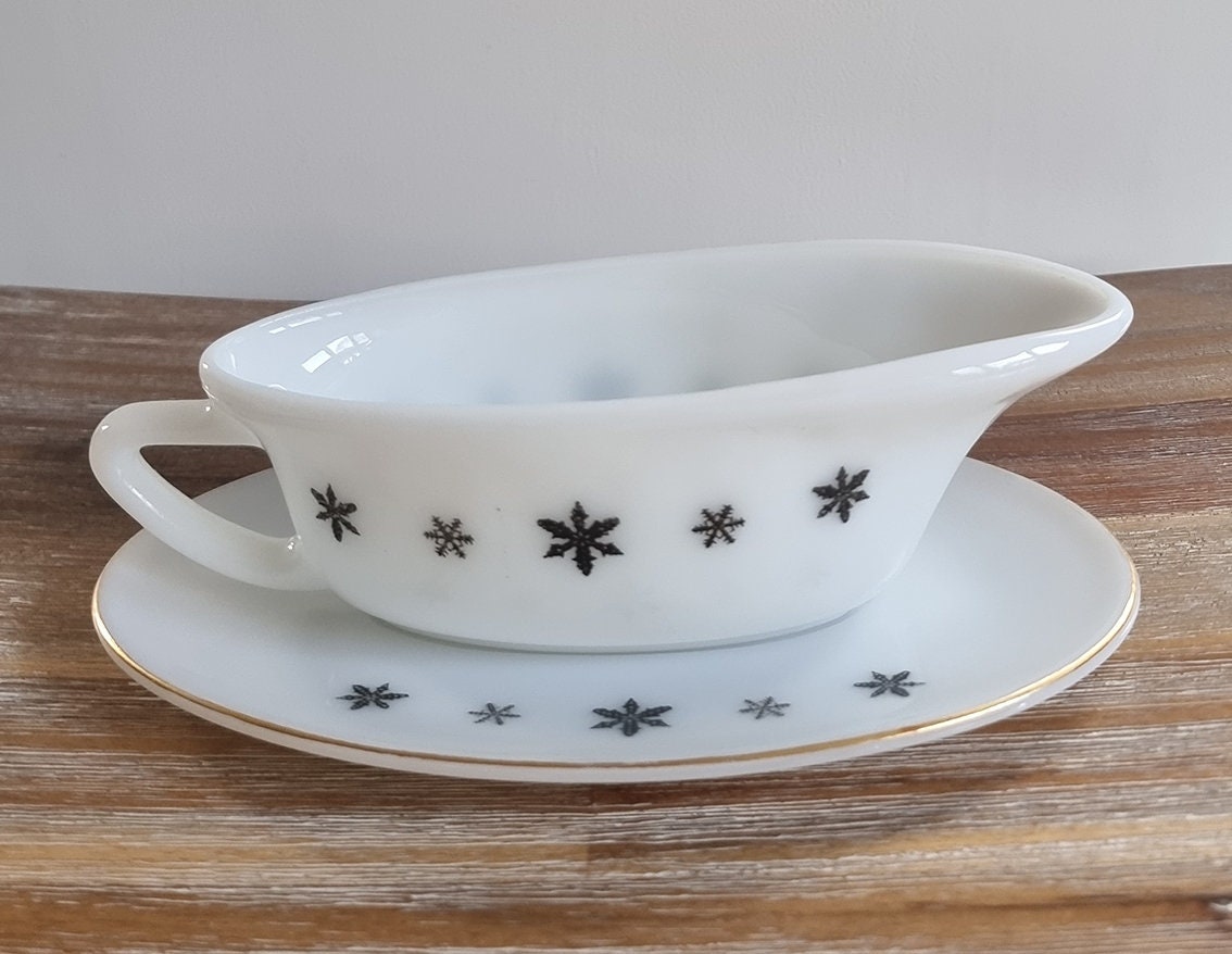 Mid-Century JAJ Pyrex Gaiety Snowflake Design Gravy Boat & Saucer