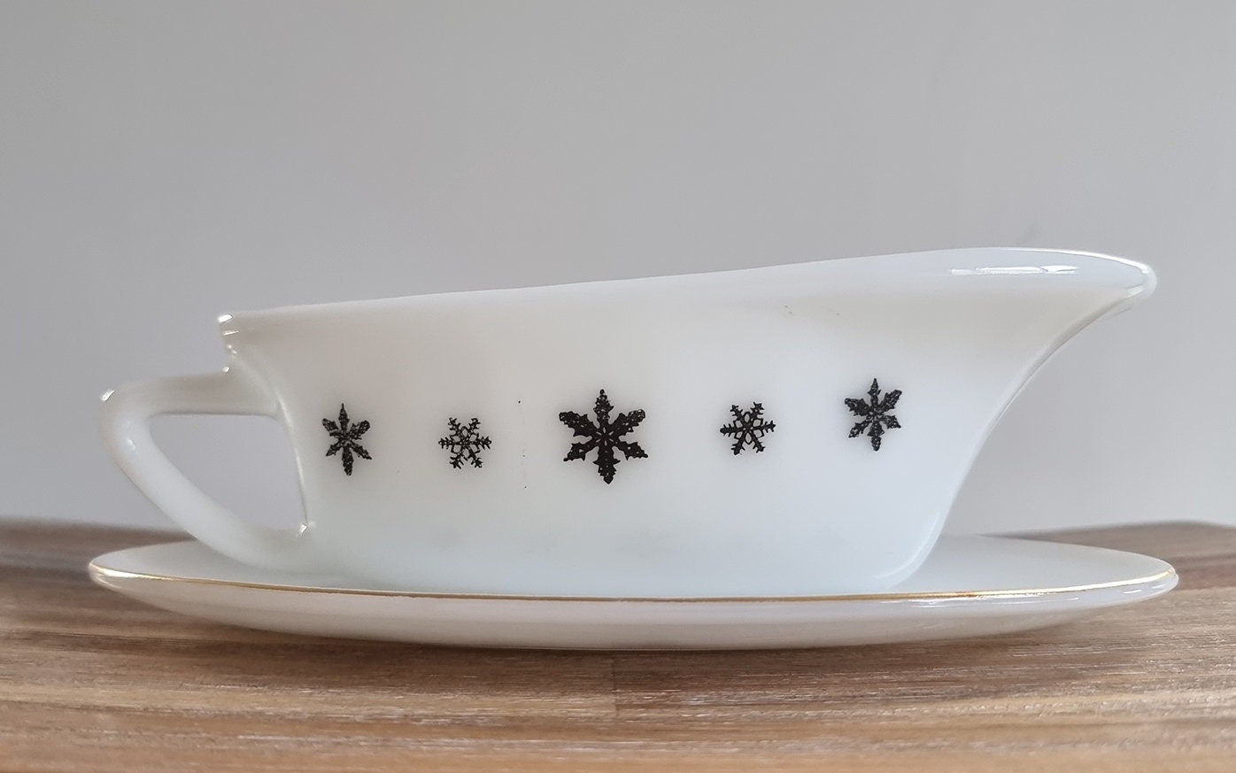 Mid-Century JAJ Pyrex Gaiety Snowflake Design Gravy Boat & Saucer