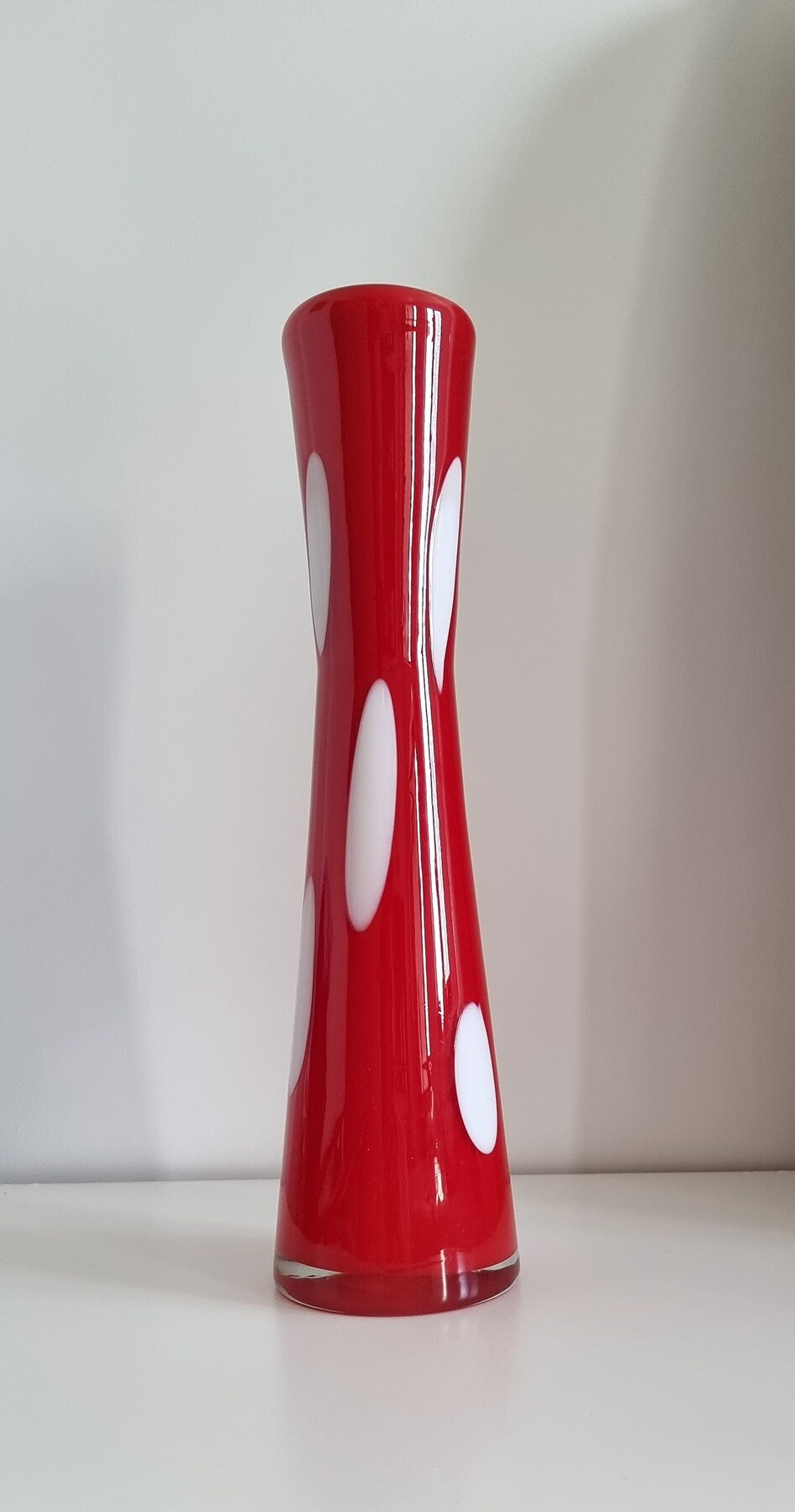 Retro Funky Pop Art Red/White Glass Vase