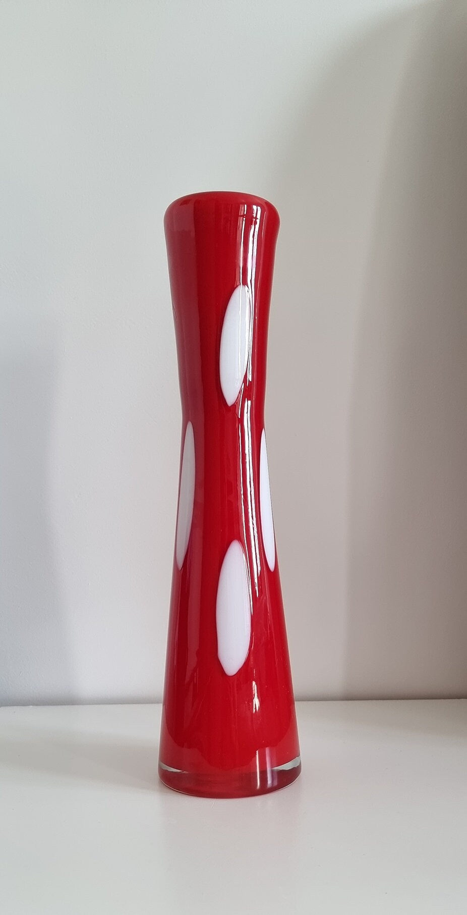 Retro Funky Pop Art Red/White Glass Vase