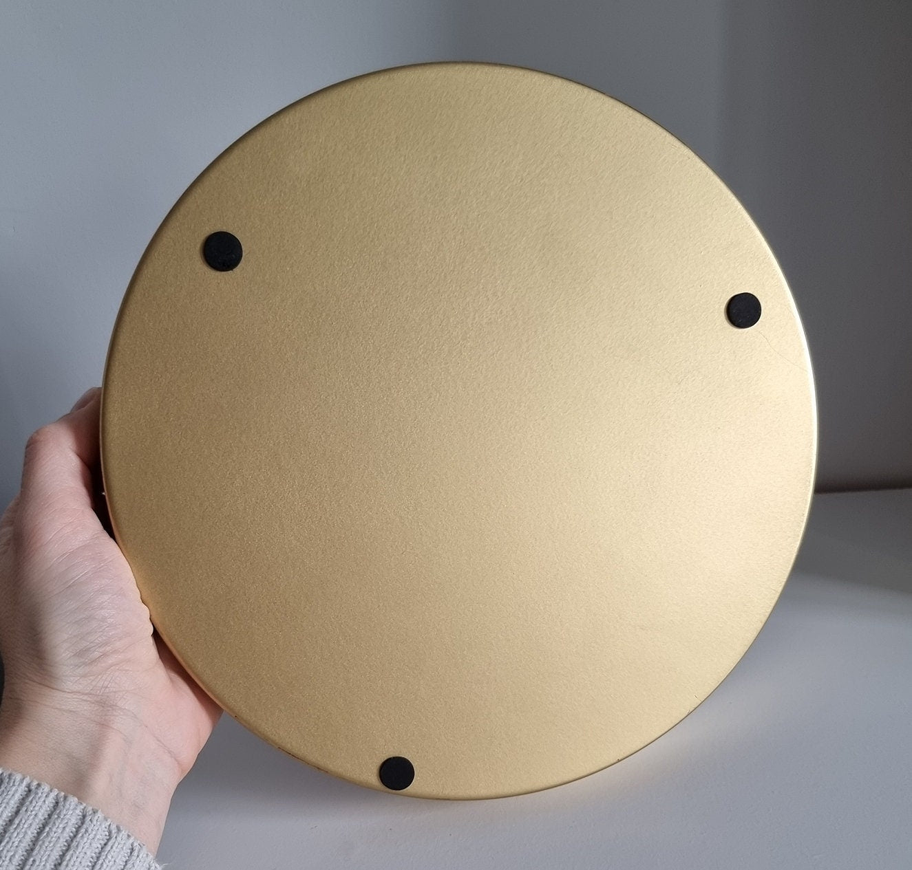 Retro Round Metal Serving Tray Decorated With Resin