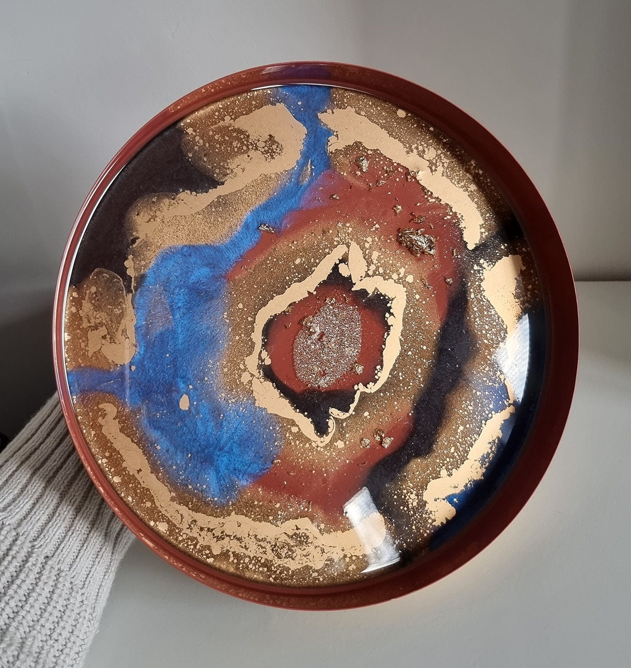 Retro Round Metal Serving Tray Decorated With Resin