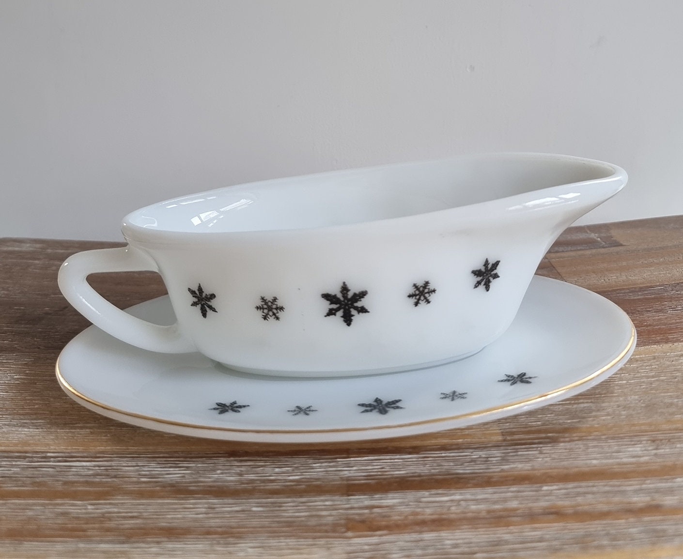 Mid-Century JAJ Pyrex Gaiety Snowflake Design Gravy Boat & Saucer