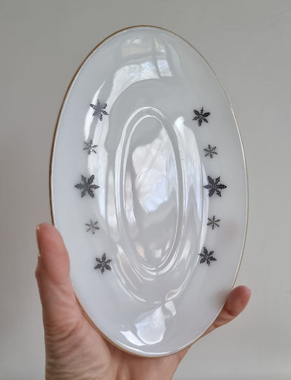 Mid-Century JAJ Pyrex Gaiety Snowflake Design Gravy Boat & Saucer