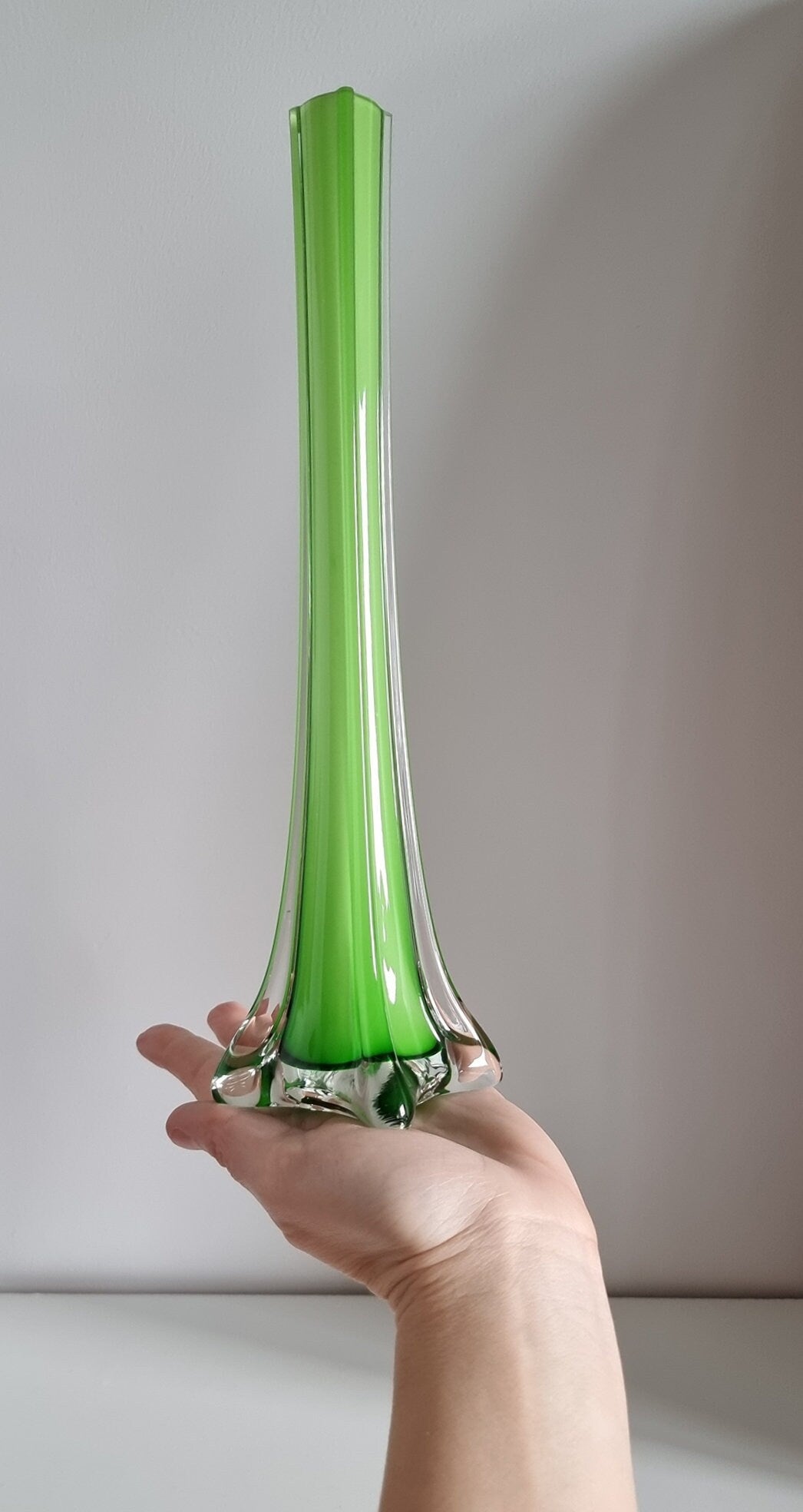 Retro Vintage Green Glass Bud Vase