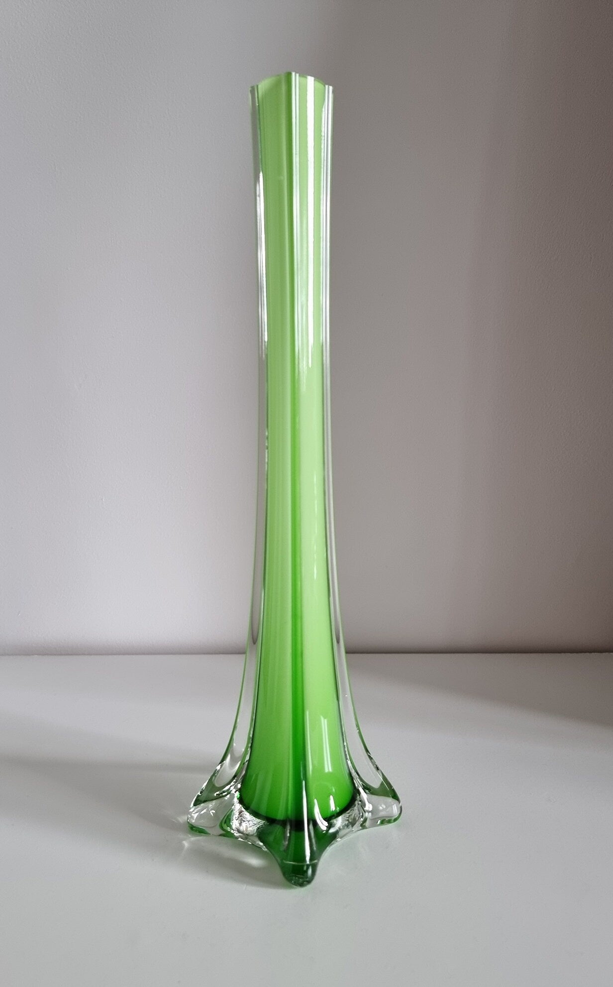 Retro Vintage Green Glass Bud Vase