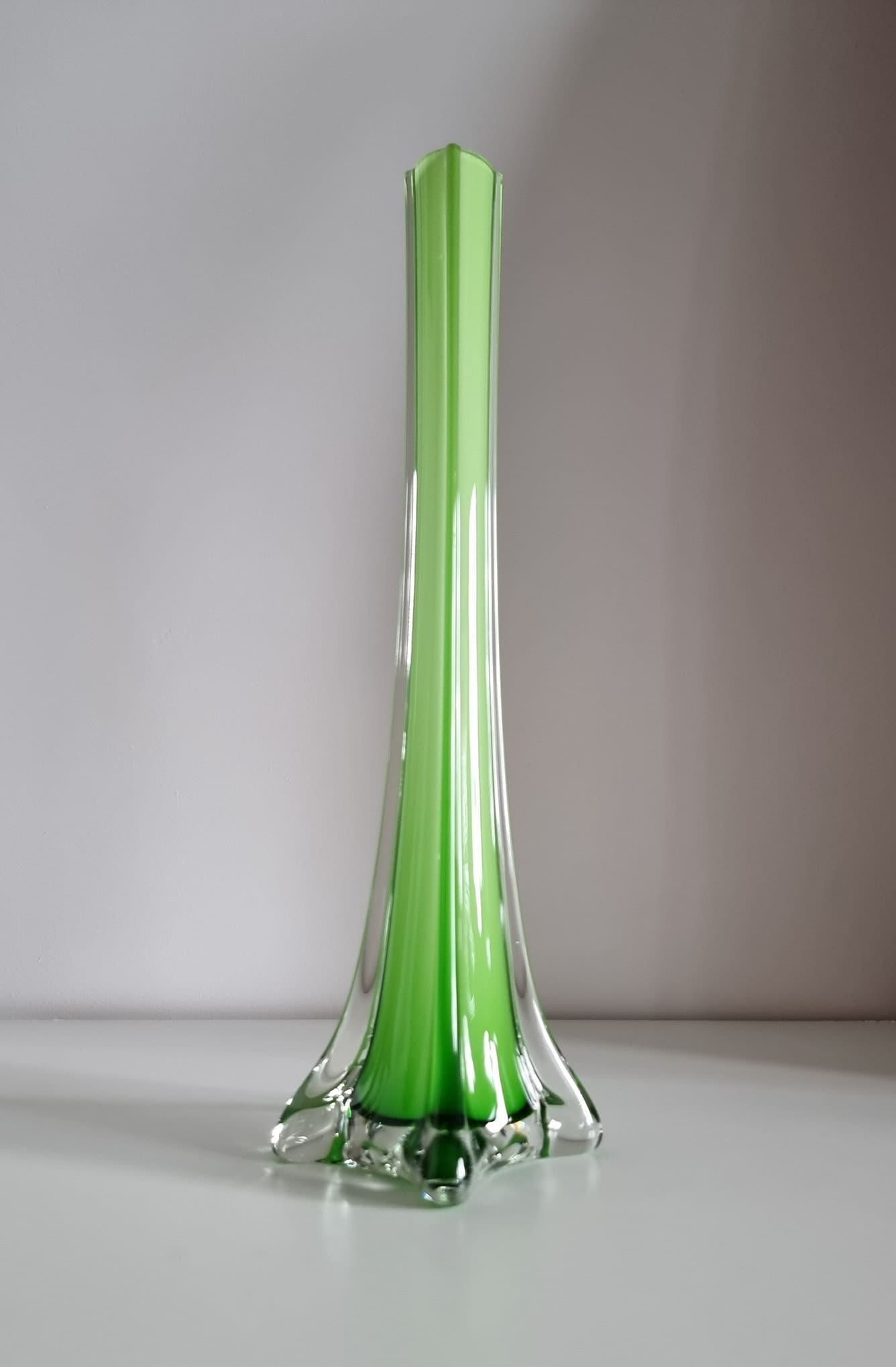 Retro Vintage Green Glass Bud Vase