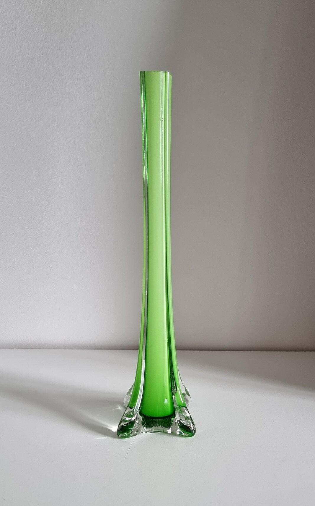 Retro Vintage Green Glass Bud Vase