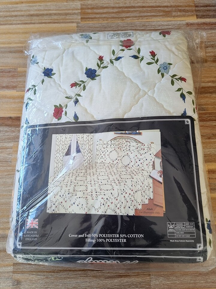 Vintage Mirage Luxury Polycotton Valanced Single Bedspread