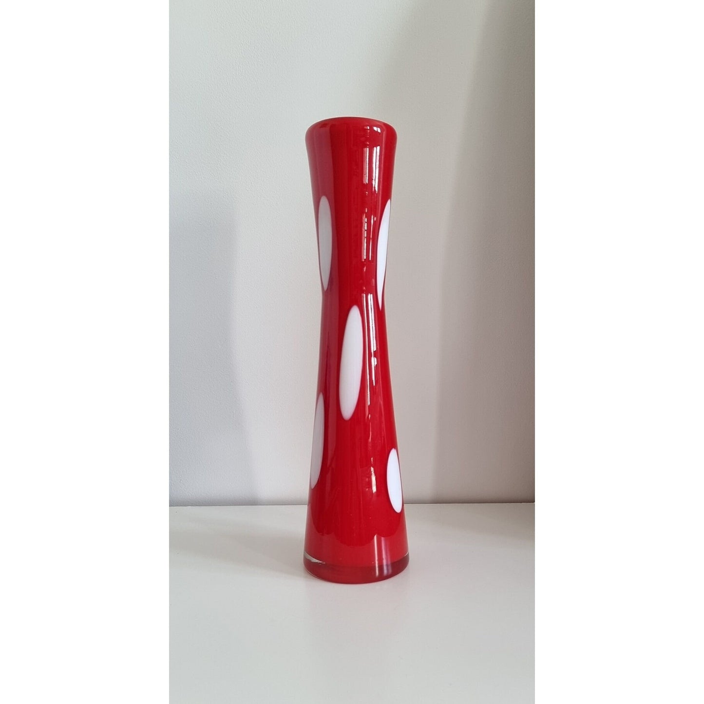 Retro Funky Pop Art Red/White Glass Vase