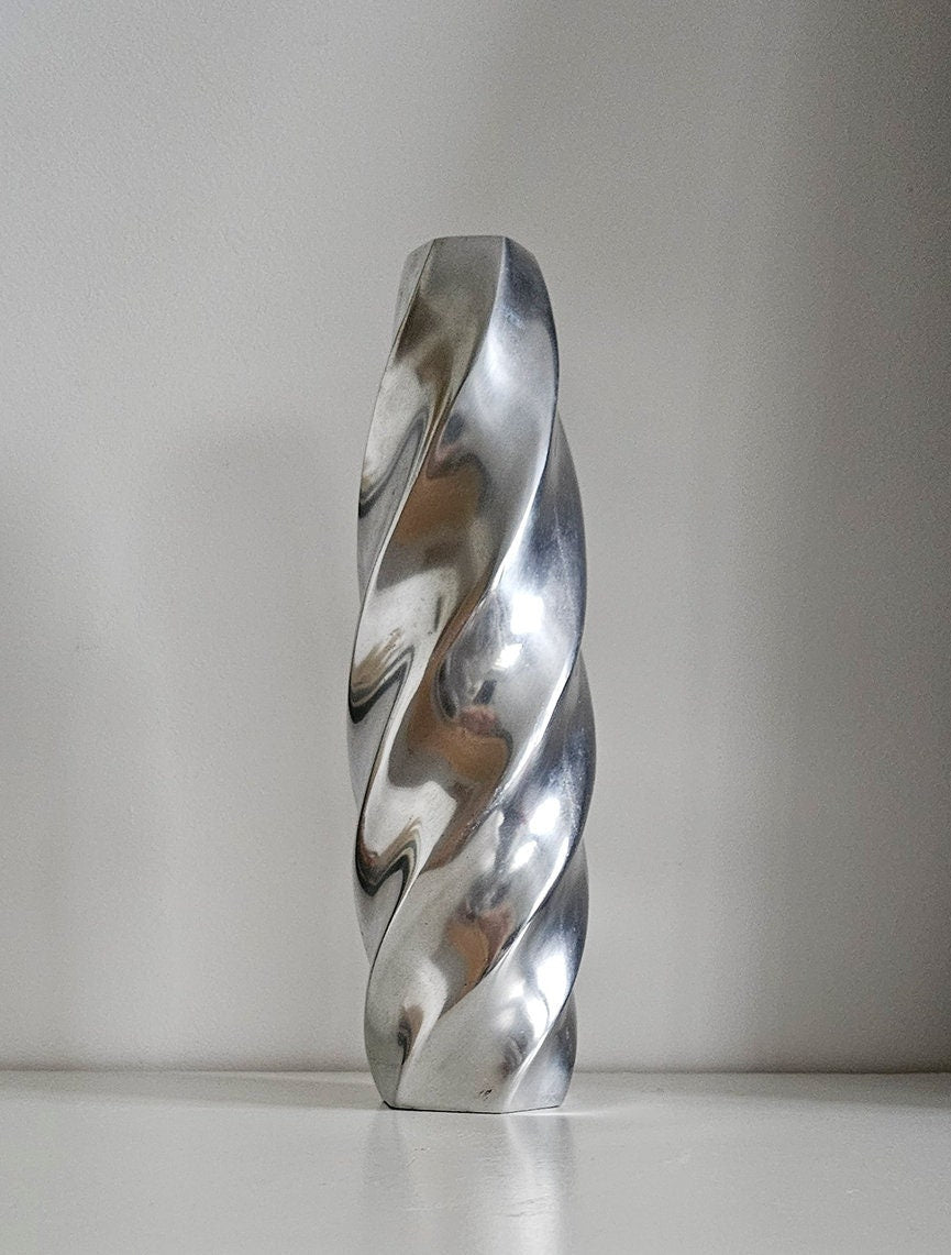 Retro Vintage Metal Twisted Vase