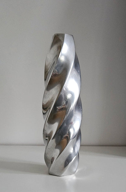 Retro Vintage Metal Twisted Vase